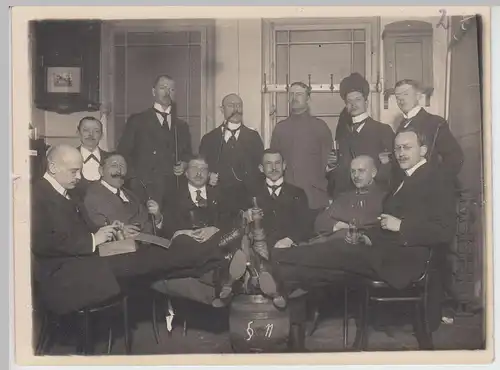 (F16180) Orig. Foto Männer mit Pfeife in Gaststube, Kegelclub um 1914