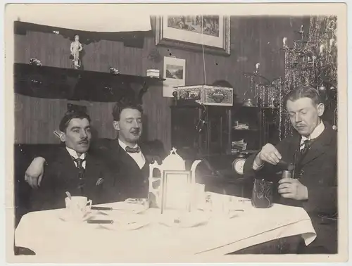 (F16169) Orig. Foto Weihnachten in der Stube, Kaffeetafel, Pfeifestopfen 1910er