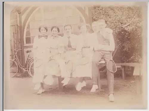 (F16151) Orig. Foto Personen mit Tennisschläger im Freien 1910er