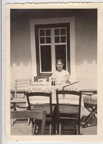 (F16079) Orig. Foto Tauerntal, Frau am Gasthaus Gutenbrunn 1938