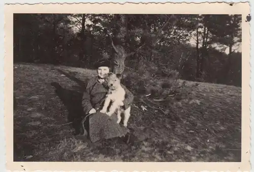 (F16036) Orig. Foto Frau mit Hund, Spaziergang 1938