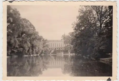 (F16025) Orig. Foto Weimar, Blick über Teich zur Weimarhalle 1936