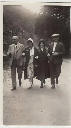 (F15962) Orig. Foto Bad Blankenburg, Personen wandern 1930