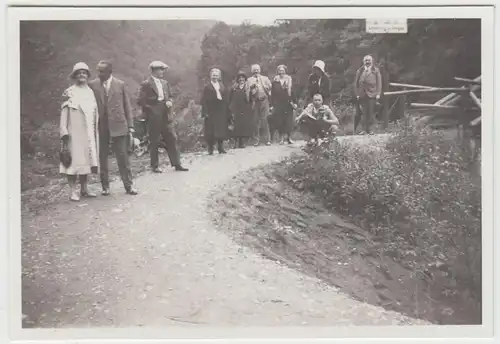 (F15957) Orig. Foto Bad Blankenburg, Personen wandern, an einem Brückensteg 1930