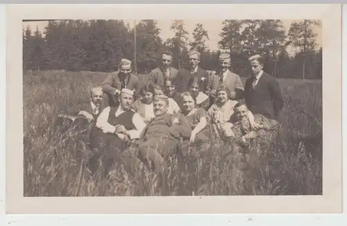 (F15891) Orig. Foto Studenten liegen auf einer Wiese 1925