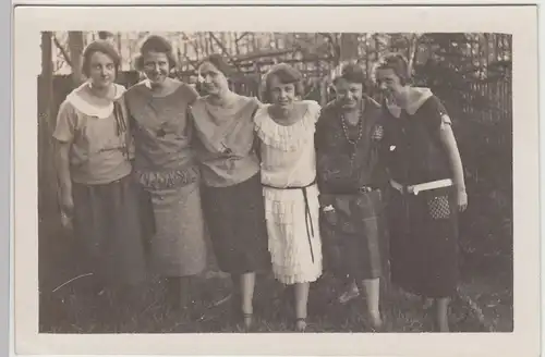 (F15879) Orig. Foto Damen, Gruppenbild im Garten 1925