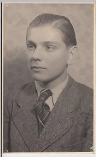 (F15828) Orig. Foto Porträt junger Mann 1943