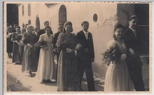 (F15796) Orig. Foto Hochzeit, Paare a.d. Kirche, Massenhochzeit? 1950er