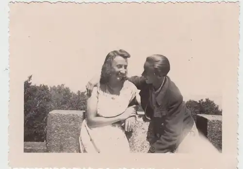 (F15667) Orig. Foto Paar auf dem Turm Valtenberg 1950