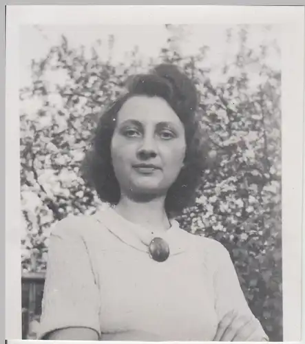 (F15651) Orig. Foto Porträt junge Frau Traudel aus Dresden 1946