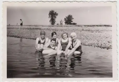 (F15641) Orig. Foto Mühlberg / Elbe, Damen vom RAD-Lager im Wasser 1943