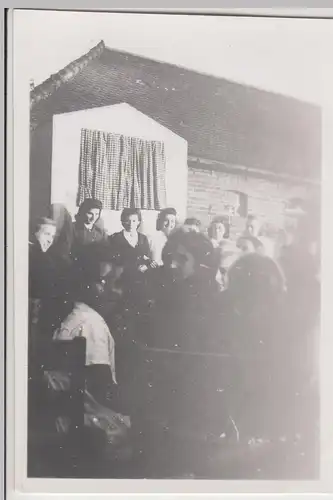 (F15621) Orig. Foto Mühlberg / Elbe, Damen im RAD-Lager 1943 m. Kaspertheater