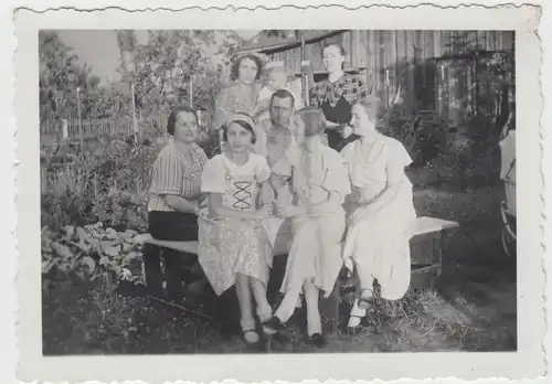 (F15574) Orig. Foto Personen im Garten, Dresden 1936