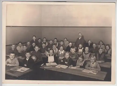 (F15570) Orig. Foto Schulklasse aus Dresden, mit Lehrer Kraker 1930