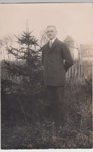 (F15506) Orig. Foto Porträt junger Mann im Freien 1920er