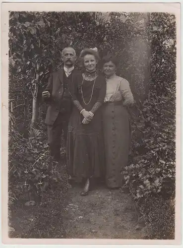 (F15483) Orig. Foto Personen im Freien 1920er