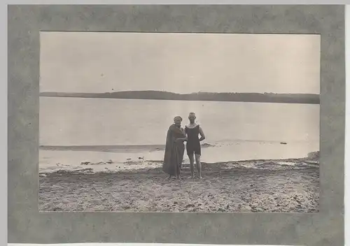 (F15433) Orig. Foto Paar nach dem Baden am Teich 1920er