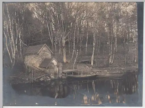 (F15403) Orig. Foto kleines Häuschen am Wasser, Ständer, Wehr, Zulauf 1920er