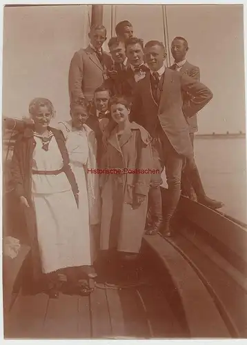 (F15393) Orig. Foto Personen auf einem Segelboot 1910er