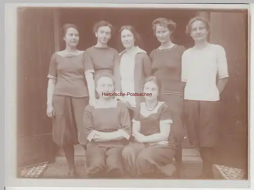 (F15380) Orig. Foto Personen, Gruppenbild vor der Haustür 1910er
