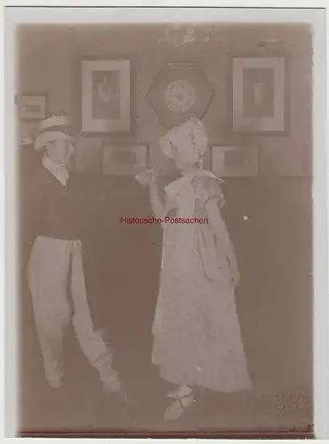 (F15359) Orig. Foto Tanzpaar in Verkleidung im Raum 1910er