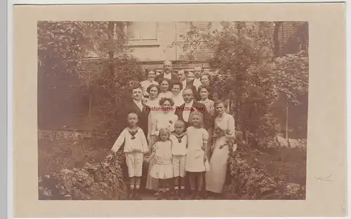 (F15321) Orig. Foto Personen, Gruppenbild vor einem Haus 1910er