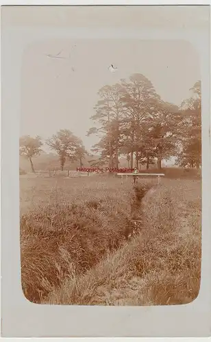 (F15319) Orig. Foto Mann an kleiner Bach-Brücke 1910er