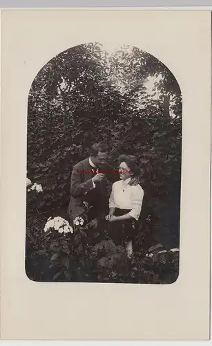(F15302) Orig. Foto junges Paar im Grünen, 1910er
