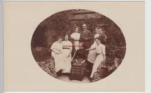 (F15288) Orig. Foto Personen, Gruppenbild vor einem Haus 1910er