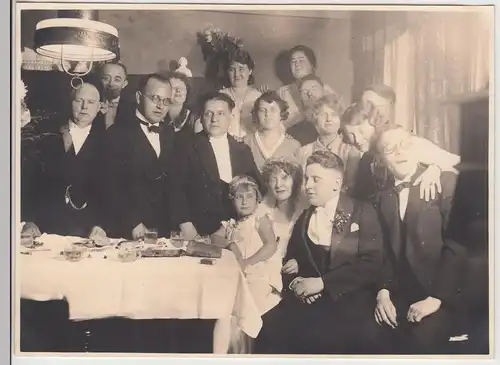 (F15026) Orig. Foto Personengruppe im Raum, Feier >>unsere Hochzeit