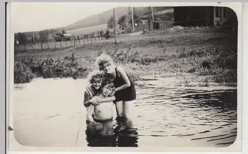 (F15002) Orig. Foto Remlingrade, Personen beim Baden im Teich 1930