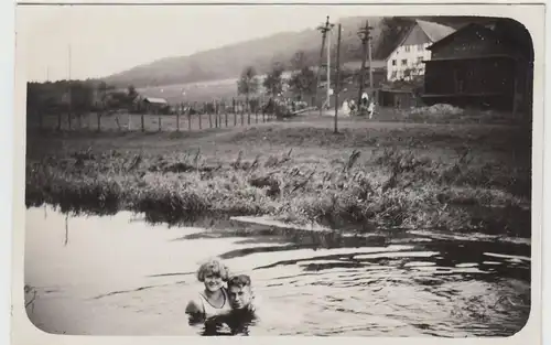 (F14999) Orig. Foto Remlingrade, Paar beim Baden im Teich 1930