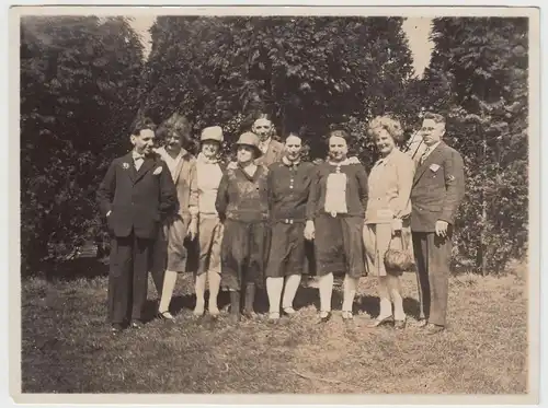 (F14993) Orig. Foto Gruppenbild im Garten, Ostern 1928