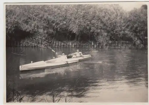 (F14908) Orig. Foto Männer mit Paddelboot Möwe im Teich 1929