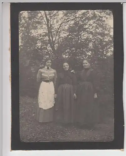 (F1485) Orig. Foto 3 Damen im Freien, 1920er