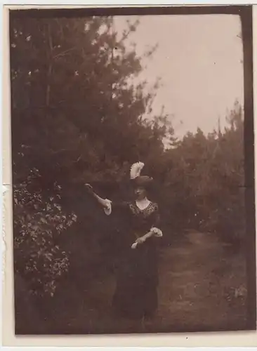 (F1481) Orig. Foto feine Dame im Freien, 1920er