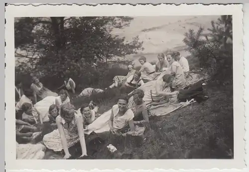 (F14752) Orig. Foto Müden (Örtze), Frauen rasten bei den Kieselgurgruben 1932