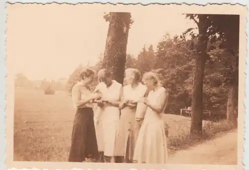 (F14743) Orig. Foto Müden (Örtze), Frauen unterwegs 1932