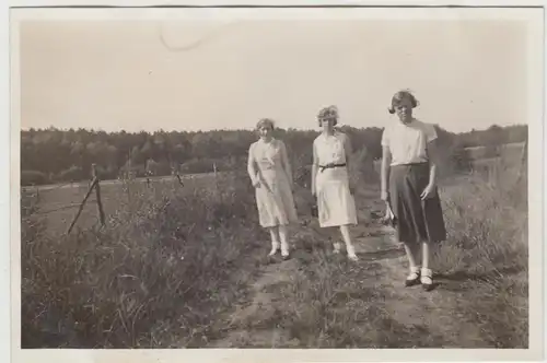 (F14723) Orig. Foto Lethe bei Ahlhorn, Damen spazieren, 1932