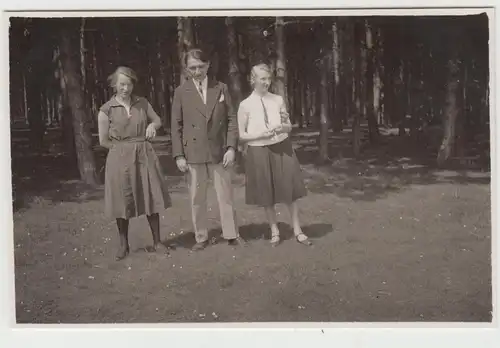 (F14608) Orig. Foto Personen im Wald, Spaziergang zum Brockenblick 1932