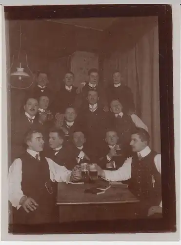 (F1451) Orig. Foto junge Burschen im Lokal, Club, 1920er