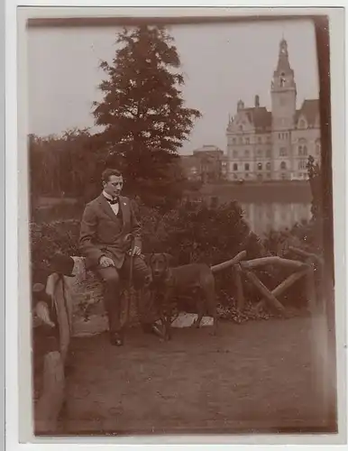 (F1449) Orig. Foto Hannover, Mann mit Hund am Park Maschsee, 1920er