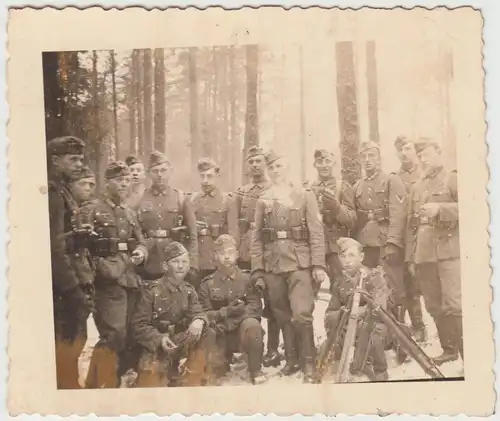 (F14471) Orig. Foto deutsche Soldaten im Wald 1940er