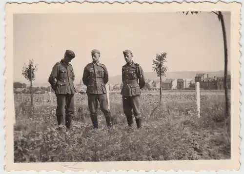 (F14449) Orig. Foto deutsche Soldaten im Freien, 1940er