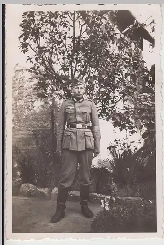 (F14409) Orig. Foto deutscher Soldat im Freien 1940er