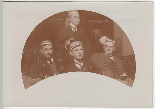 (F1440) Orig. Foto junge Männer mit Biergläsern, 1920er
