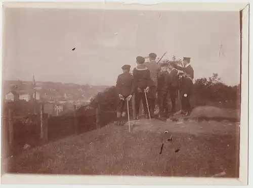 (F14345) Orig. Foto Flensburg, Jungs blicken auf die Stadt 1910