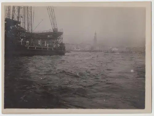 (F14343) Orig. Foto Hamburg, Hafenpartie mit Blohm & Voss Werft 1911