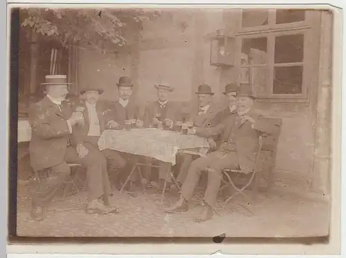 (F1433) Orig. Foto Männergruppe am Biertisch, Lokal, 1920er