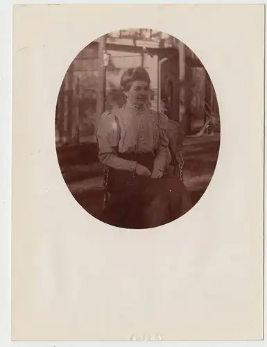 (F14196) Orig. Foto Frau Frl. Bassenge sitzt im Korbstuhl 1910